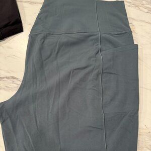 Athleta Gray-Blue Salutation Stash Tight with pockets